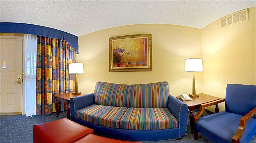 Hotel Embassy By Hilton Orlando International Drive Convention Center 3*