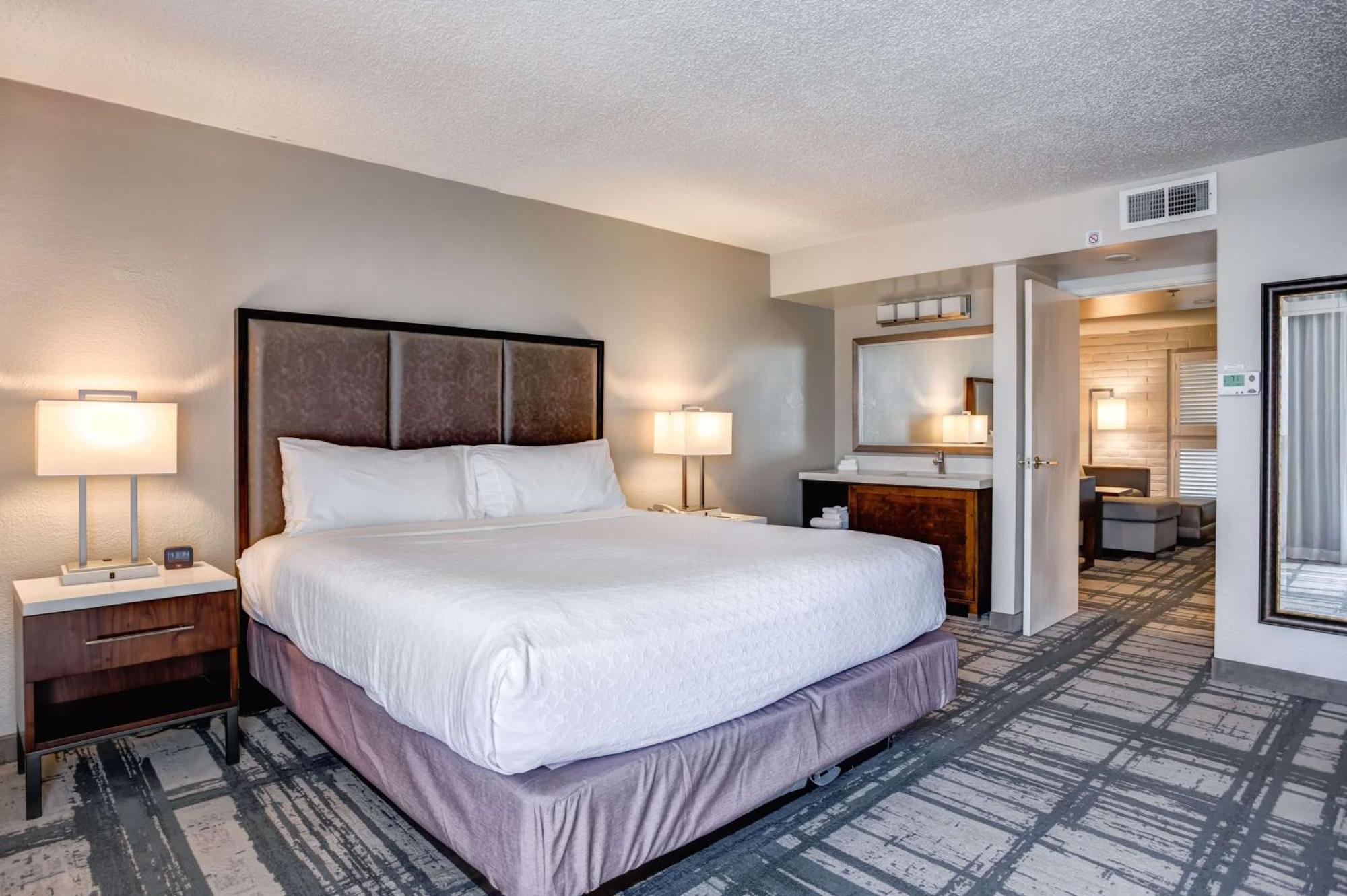 Hotel Embassy By Hilton Orlando International Drive Convention Center 3*