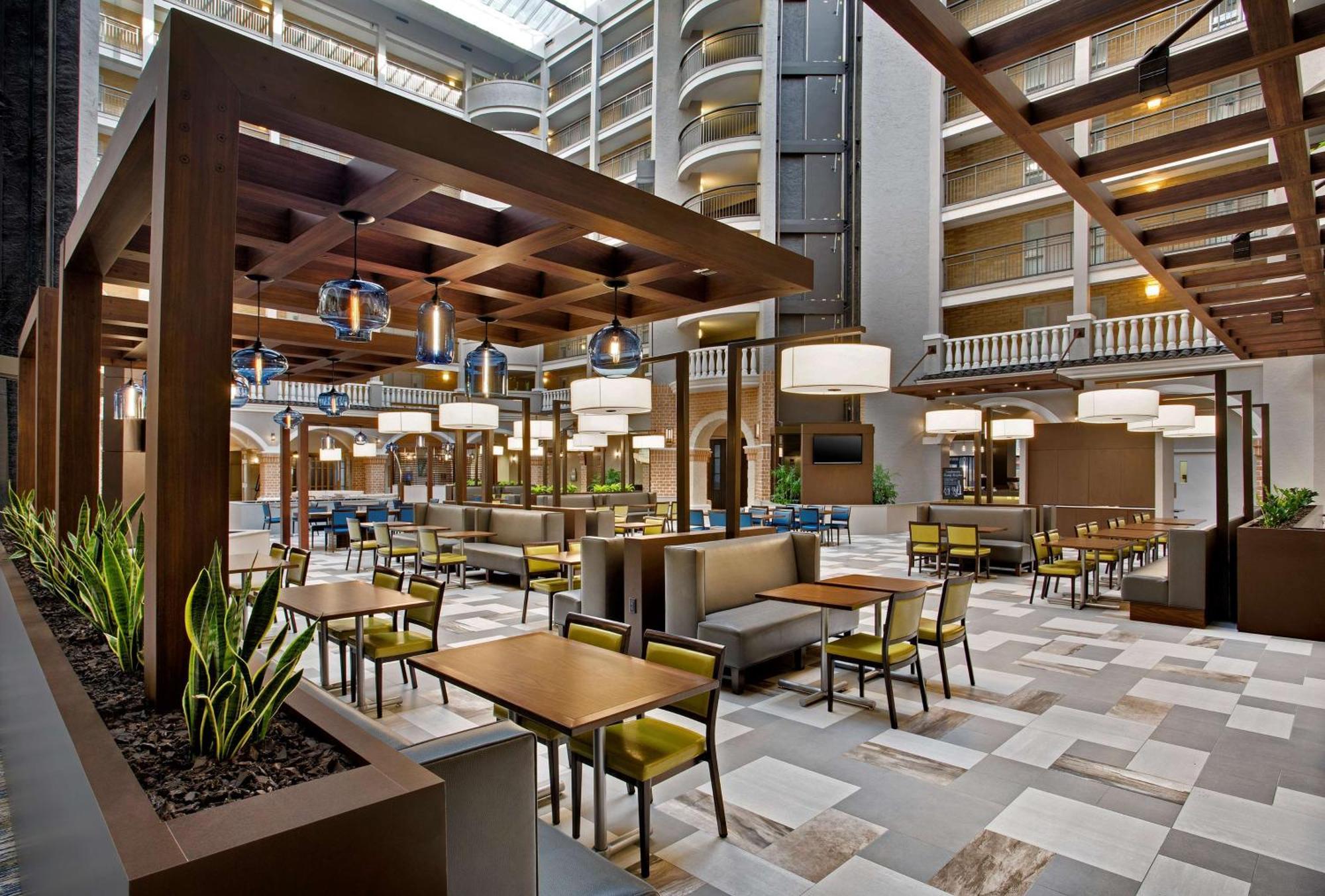 Embassy By Hilton Orlando International Drive Convention Center Hotel Williamsburg
