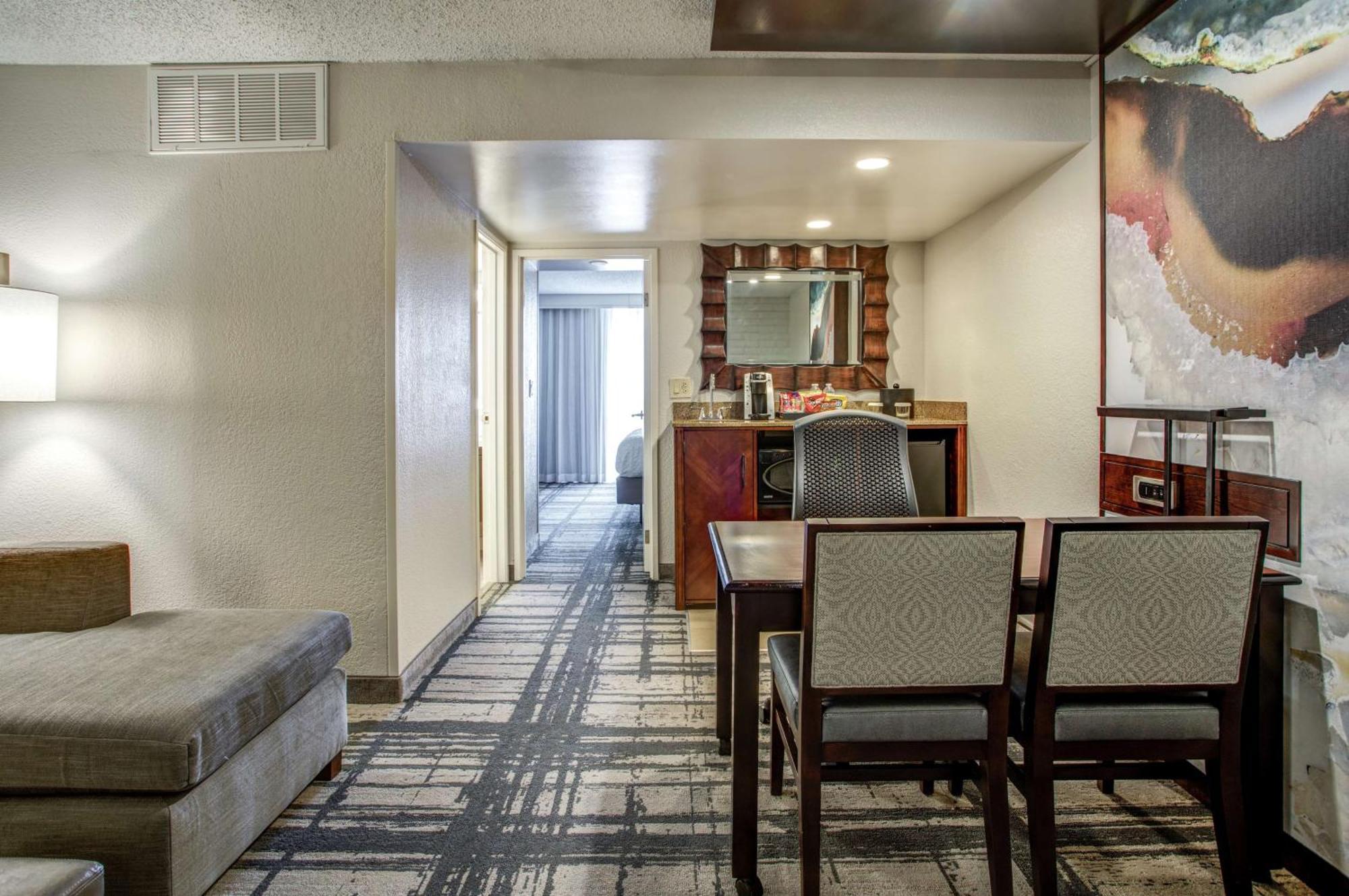 Hotel Embassy By Hilton Orlando International Drive Convention Center Williamsburg