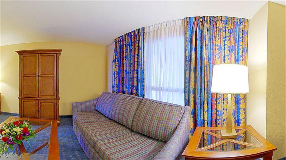 Embassy By Hilton Orlando International Drive Convention Center 3* Williamsburg