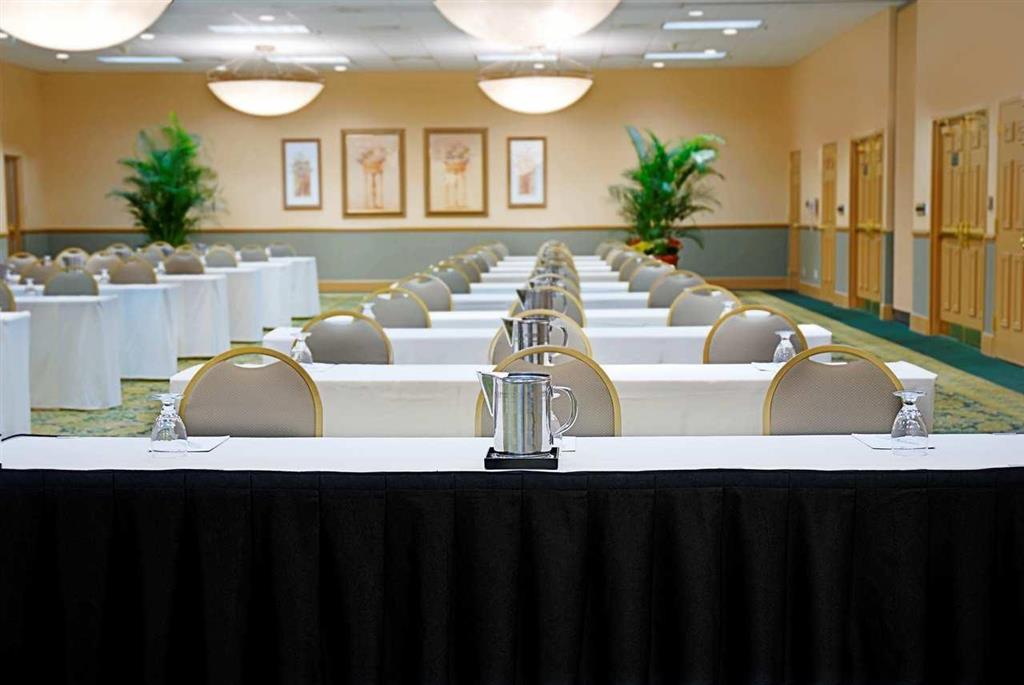 Hotel Embassy By Hilton Orlando International Drive Convention Center 3*